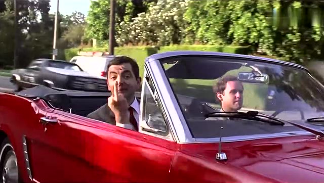 憨豆先生以为竖中指是好事,看见人就竖中指!