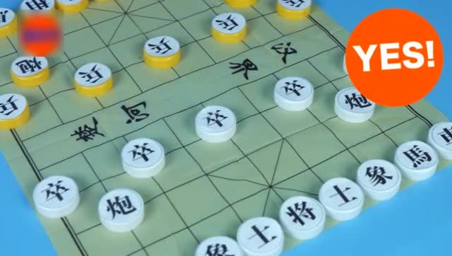 用瓶盖做出来的象棋,很环保!值得提倡!