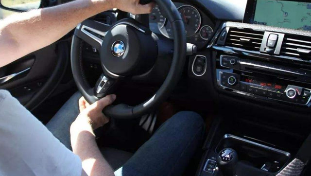 老司机开手动挡汽车,用这方法更安全可靠,新手该学学,很实用