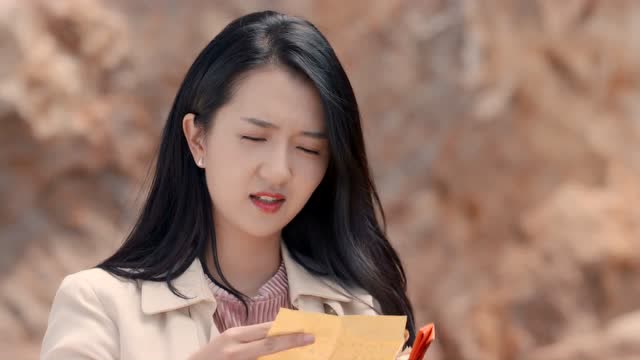 归去来 ,缪盈从地下挖出一个瓶子,打开后全是书澈写给她的话