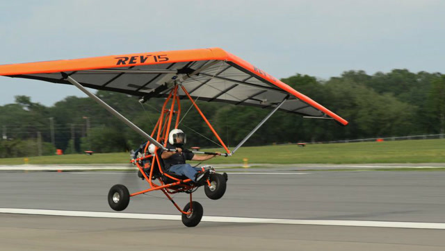 牛人自制的滑翔飞机,飞起来的一刻太激动