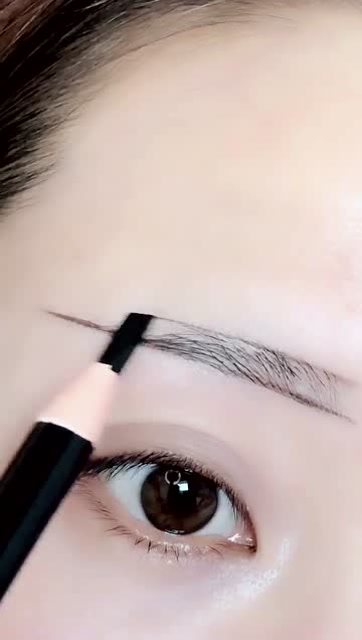 现在流行的社会女剑眉,新手也能画的很精致