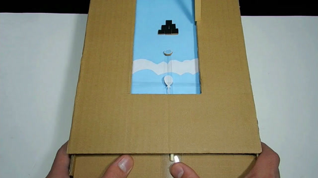 用纸板diy手机游戏,玩起来真带劲,看看他是怎么做的