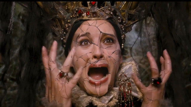 这个绝美的千年女妖,要喝够十二个年轻女孩的血,才能恢复容貌