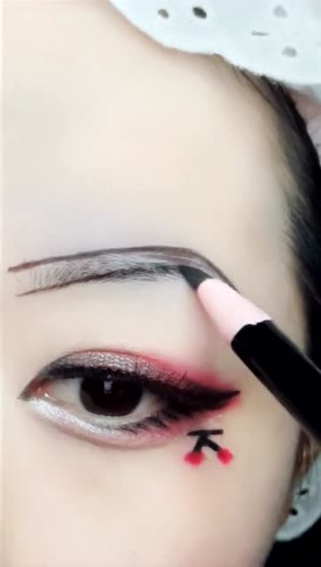 时下超火的镰刀眉是这样画的,太个性了