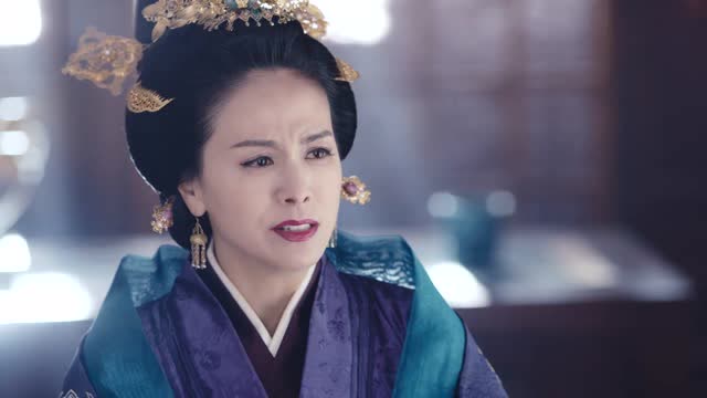 大夫人故意在三婶面前说敏德生死未仆,三婶悲痛欲绝