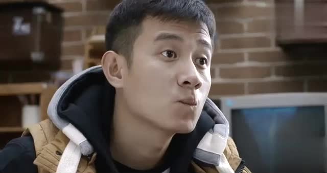 小爸爸:于果让夏天撒谎,问夏天像谁,夏天指了指于果!