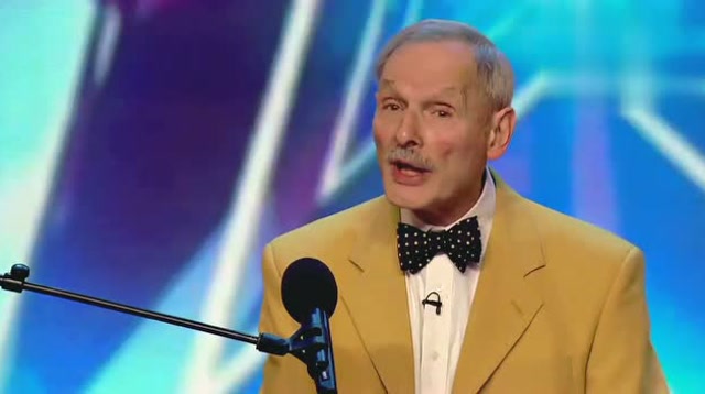 英国达人秀:84老爷爷上场表演,现场为他鼓掌,西蒙表情凝重!