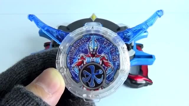 《罗布奥特曼》罗布变身水晶实物开箱酷炫展示!"银河水晶"