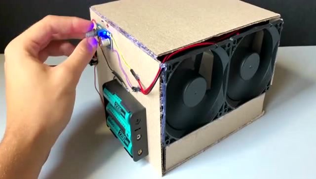 民间牛人自制空调,可自由调控旋转,过程超简单!