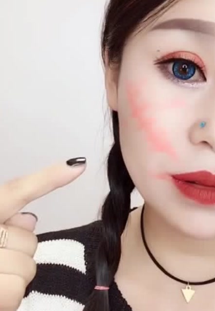 口红整的满脸都是该怎么办?小姐姐的做法真是太棒了