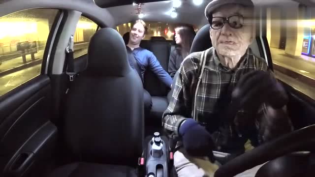 70岁外国出租车老司机说唱埃米纳姆的《rap god》