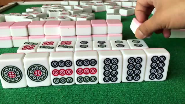 农村小哥一把清一色对对胡,运气爆表,连摸几个杠,还杠开花