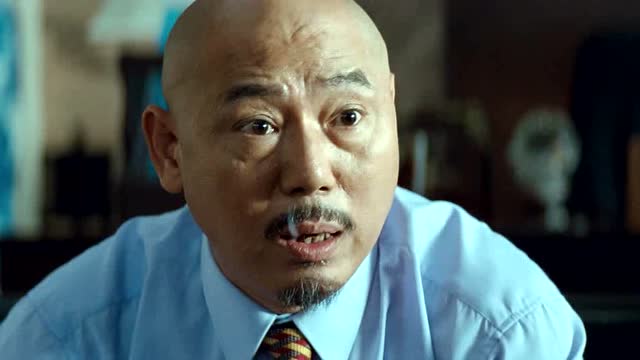 光头老总说了什么,为何美女会伤心离去?