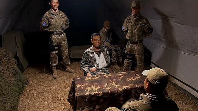 特种兵康团长被敌军掳走,范天雷康雷两个老相识会面