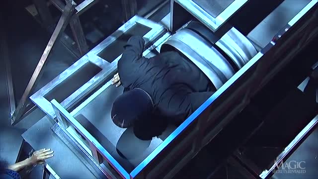 让人惊悚至极的人体切割魔术,秘密竟然在这块,可怕