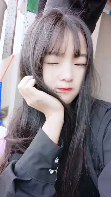 萌萌的小姐姐,网友:卖萌的样子好可爱,心都快要化了!