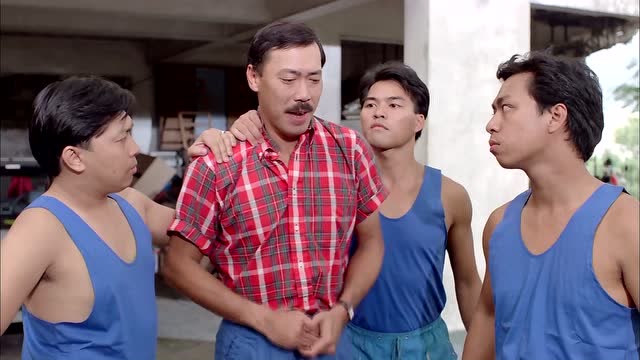 上一秒可劲欺负人,结果男子叫来大群肌肉男,你们就怂了,长点心吧