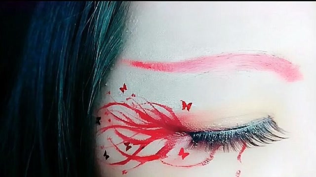 小姐姐在眼角边画"彼岸花",这技术简直堪比画家!