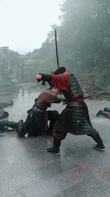 揭密剧组如何人工降雨的这效果太好了就是下雨的小哥辛苦了