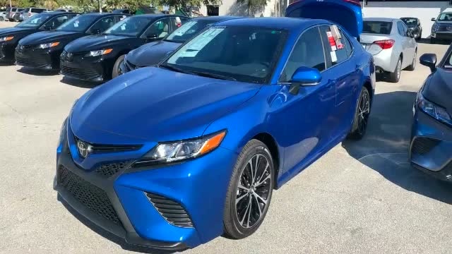 丰田凯美瑞,这蓝色的外形还是第一次见,霸气!