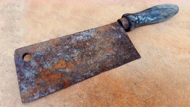 牛人得到一把锈迹斑斑的菜刀,重新打造后,买都买不起!