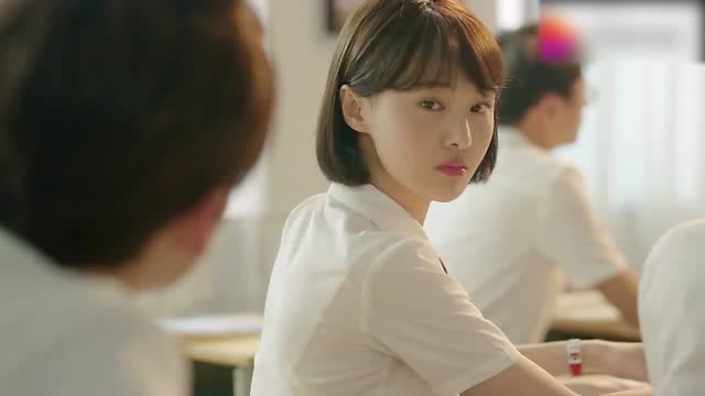 立夏被陆之昂搭讪,陆之昂不愧人送外号韦小宝,立夏一秒害羞了