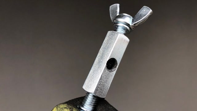 牛人自制一把套筒扳手,使用效果确实不错,真是实用发明