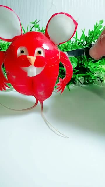 萝卜被雕刻的好漂亮,高手就是牛,能送我一个吗?