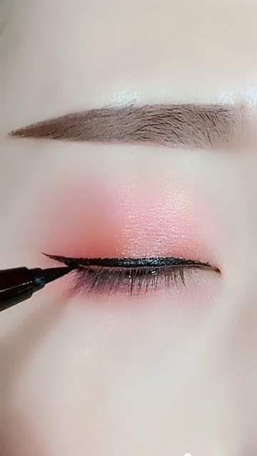 适合日常的自然好看眼线这样画,眼睛立马变得又大圆