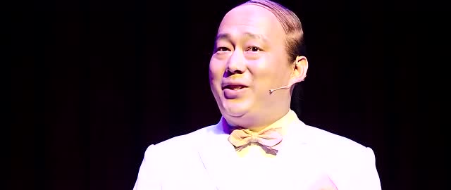 唐大山演讲时,小伙跟美女在下面带动气氛,画面太美辣眼睛哈哈!