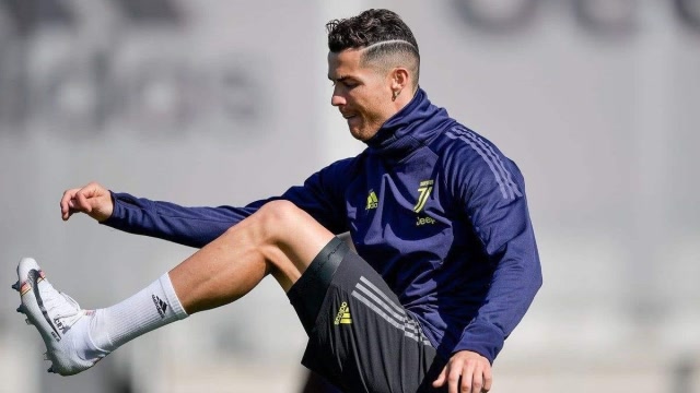 c罗新发型帅气利落!亮相训练场还秀起了花活,心情大好!