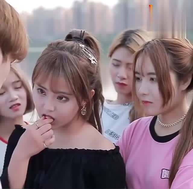 可乐要和娜娜分手,原因竟是爱上了别人,好可怜的娜娜!