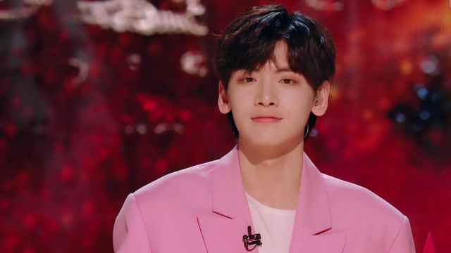 翟潇闻深情演绎《儿时》 带你回到纯真童年