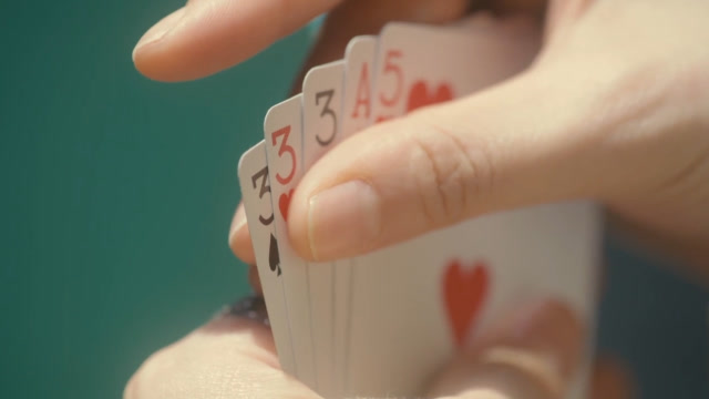 在赌场抽老千被抓,下场太惨了