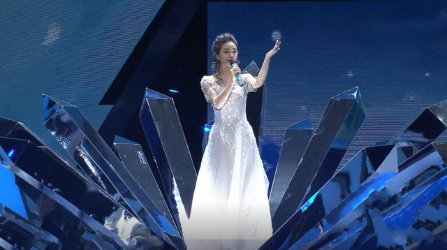 女神!赵丽颖演唱《雪人》甜美嗓音太好听,太美了!