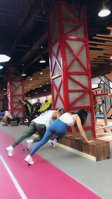 高效减脂动作训练之支撑侧提膝!