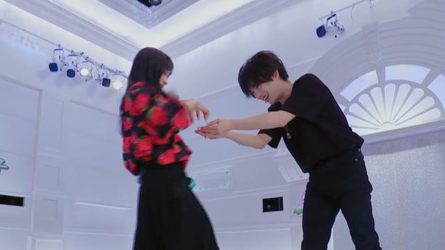 全员羡慕!华晨宇递水给樊博艺,这是我喝过世界上最好喝的水!