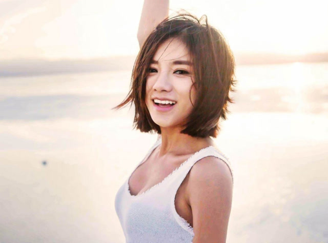 伊一主持节目忘穿内衣无奈强撑80分钟张国立暴露人品