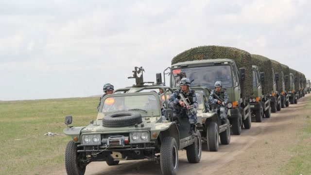 一顿操作猛如虎,看完解放军汽车兵开车,谁还敢称老司机!