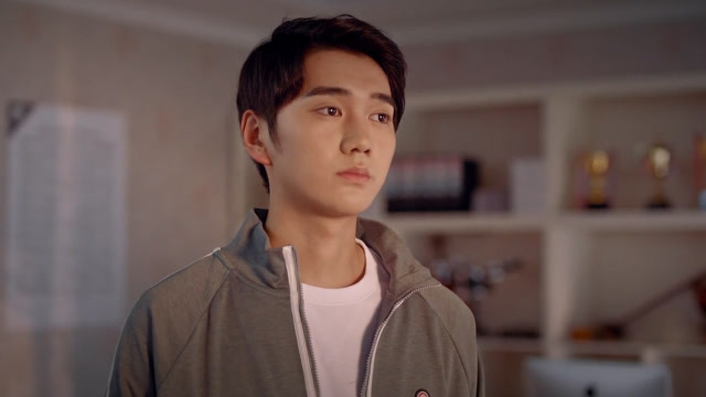 惹上冷殿下:司徒枫在谈着钢琴,顾南锡在回忆着以前的事情