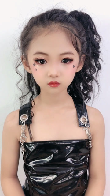 街舞发型妆容,好看吗?