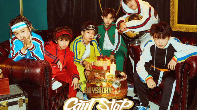 boy story进鬼屋一点也不害怕还要和工作人员合照