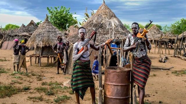 无人敢探知的古老原始部落!至今还停留在石器时代!生活方式惬意