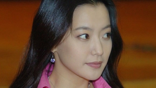 金喜善义卖私人奢侈品,不介意吃简陋快餐,42岁颜值零瑕疵
