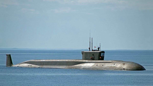 为什么抹香鲸可以在深海2000米生存,而潜艇下去就会被压扁?