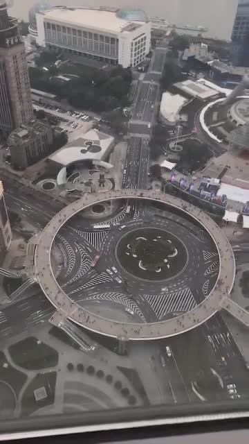陆家嘴金融区,从楼上往下看,真的太漂亮了