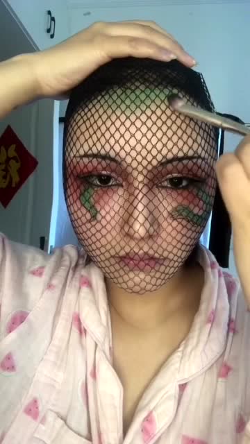 作死尝试动漫蛇女妆头上的鳞片最难画百分百还原闺蜜看完直呼恶心