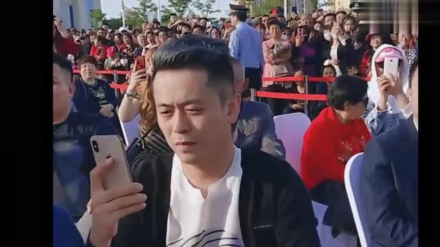 魏三与老搭档何晓影同台,一开口,勾起多少人的回忆!