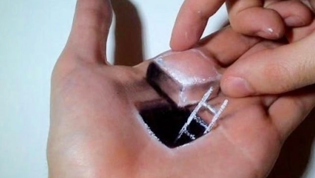 手掌中怎么出现白色梯子的?千万别眨眼,看完感觉上当了!